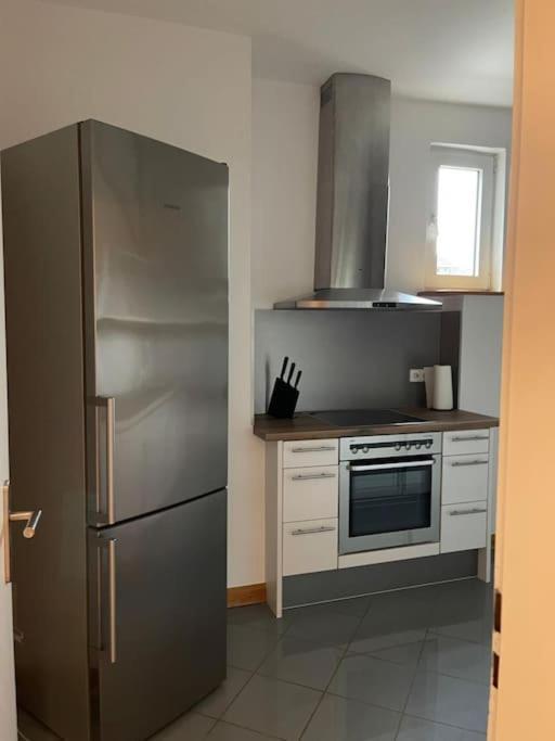 Mosel-Charm - Urige Dachgeschosswohnung - 3 Schlafzimmer Fuer 6 Personen - Liebevoll Renoviert & Gemuetlich Ürzig Exterior foto