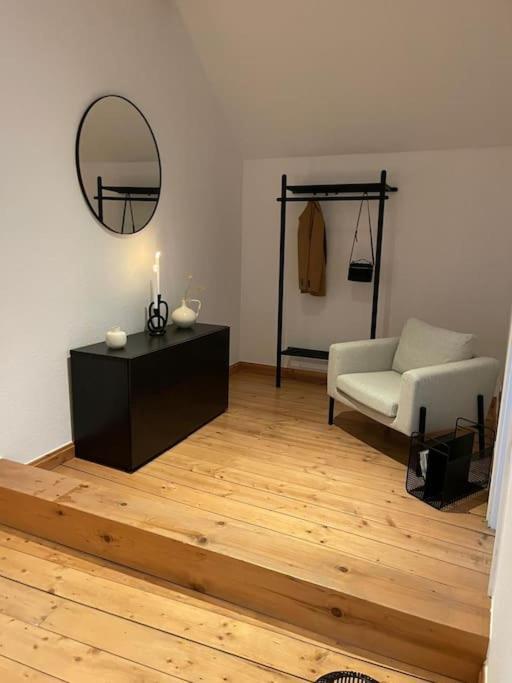 Mosel-Charm - Urige Dachgeschosswohnung - 3 Schlafzimmer Fuer 6 Personen - Liebevoll Renoviert & Gemuetlich Ürzig Exterior foto