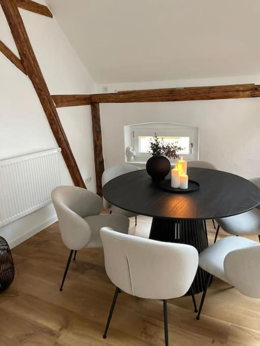 Mosel-Charm - Urige Dachgeschosswohnung - 3 Schlafzimmer Fuer 6 Personen - Liebevoll Renoviert & Gemuetlich Ürzig Exterior foto