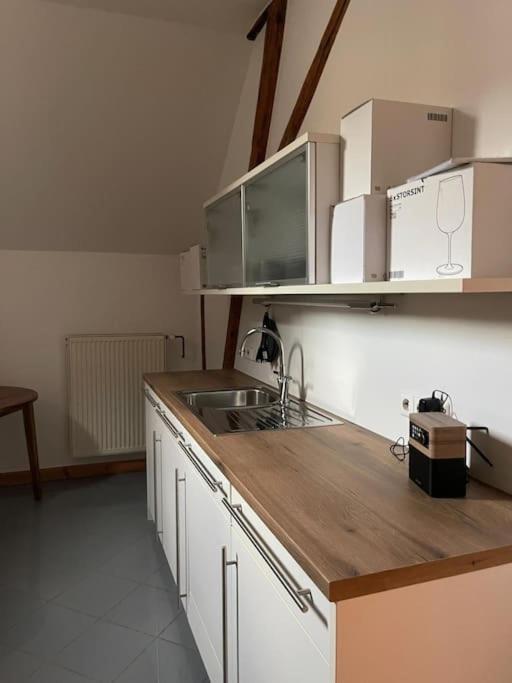 Mosel-Charm - Urige Dachgeschosswohnung - 3 Schlafzimmer Fuer 6 Personen - Liebevoll Renoviert & Gemuetlich Ürzig Exterior foto